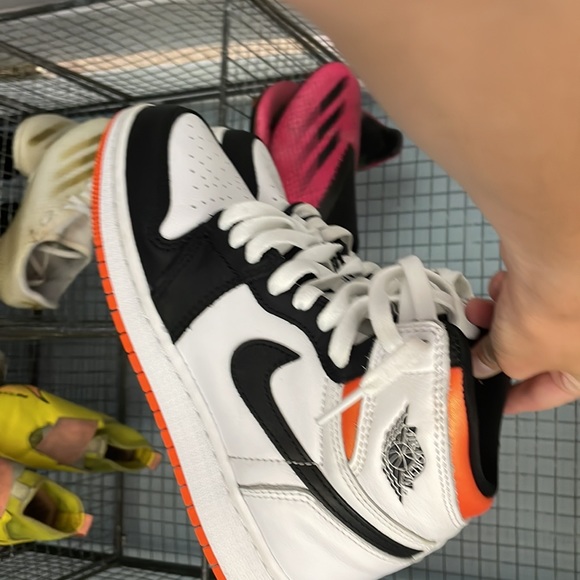 Jordan 1 Electric Orange High GS - Picture 7 of 8